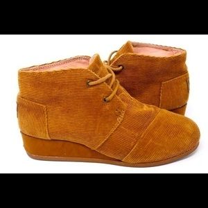 Toms - Corduroy Kala Wedge Bootie ‘Camel’
